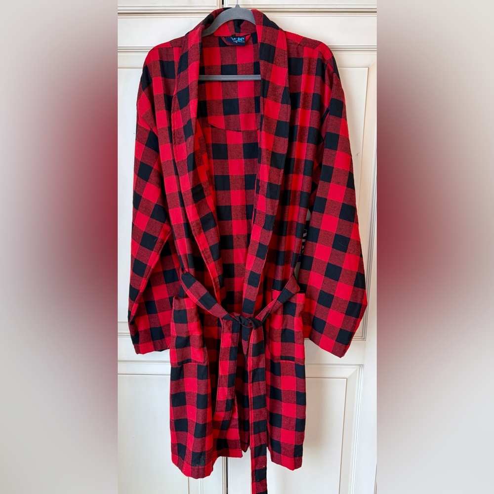 🍇 NWT Ariella Women's Red and Black Checkered Robe. Large.